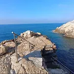 Daire Sea View House